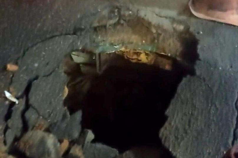 Trecho de asfalto cede no Alto de Búzios após vazamento em tubulação da Prolagos; via está interditada nesta quarta-feira / foto divulgação PMAB