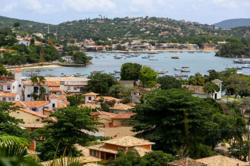 Búzios: 29 anos de emancipação e uma paisagem preservada. A cidade celebra seu crescimento mantendo a arquitetura característica e a beleza de suas praias e construções de escala baixa