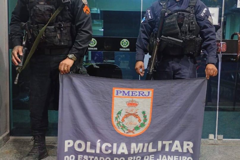 Policiais durante apreensão de entorpecentes em Búzios I Crédito da Imagem: Divulgação PM