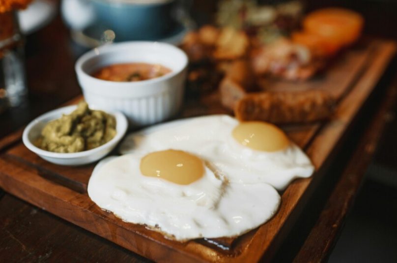Inflação dos ovos pressiona setor de alimentação fora do lar
