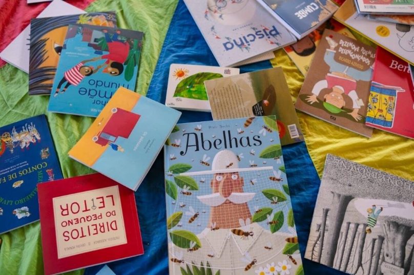 Jovem encontra na leitura confiança para mudar o futuro