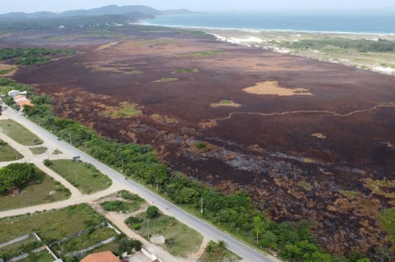 Imagens aéreas mostram área devastada pelo fogo/ Foto Bruno de Bonis