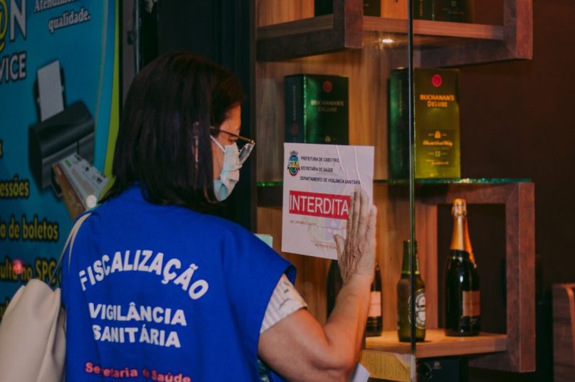Estabelecimentos que não cumprem as medidas restritivas estão sendo autuados | Foto: Divulgação/Prefeitura de Cabo Frio