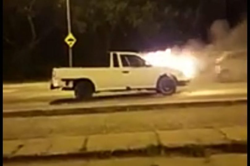 carro pegando fogo