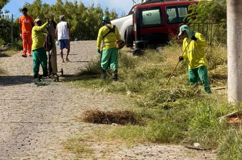 Cabo Frio remove veículos irregulares de ruas do Jardim Esperança após reclamações de moradores hoje / Crédito da Imagem: Divulgação