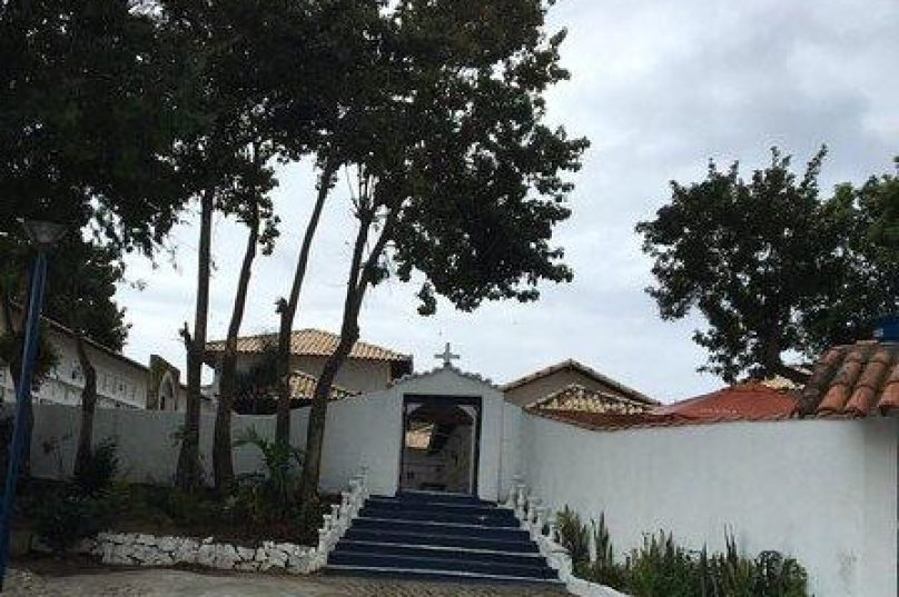 Aviso de exumação orienta familiares a procurarem a administração do Cemitério Municipal de Sant’Anna, em Búzios / divulgação