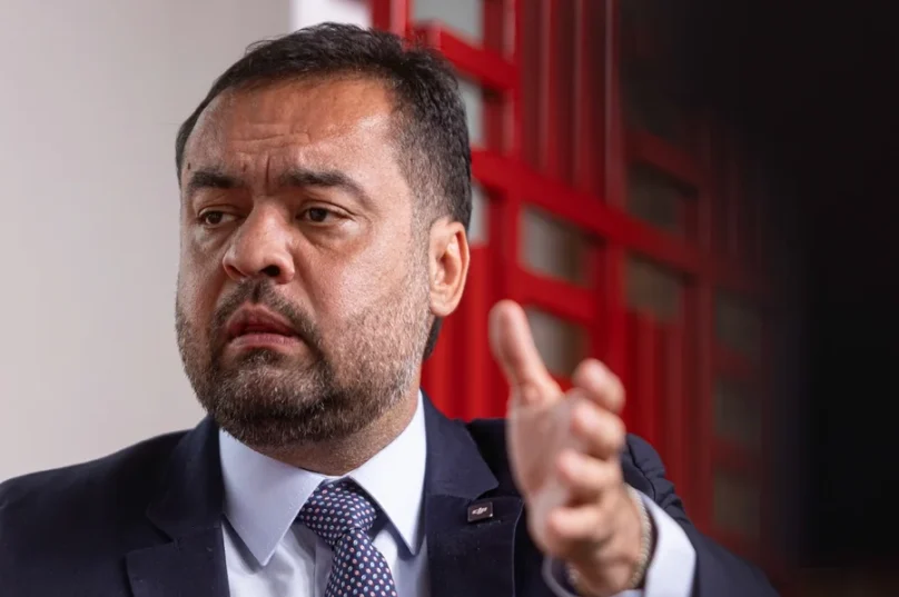PF faz buscas na casa de Cláudio Castro em investigação sobre fraudes fiscais ligadas à Refit no RJ / Crédito da Imagem: Vinícius Schmidt - Metrópoles