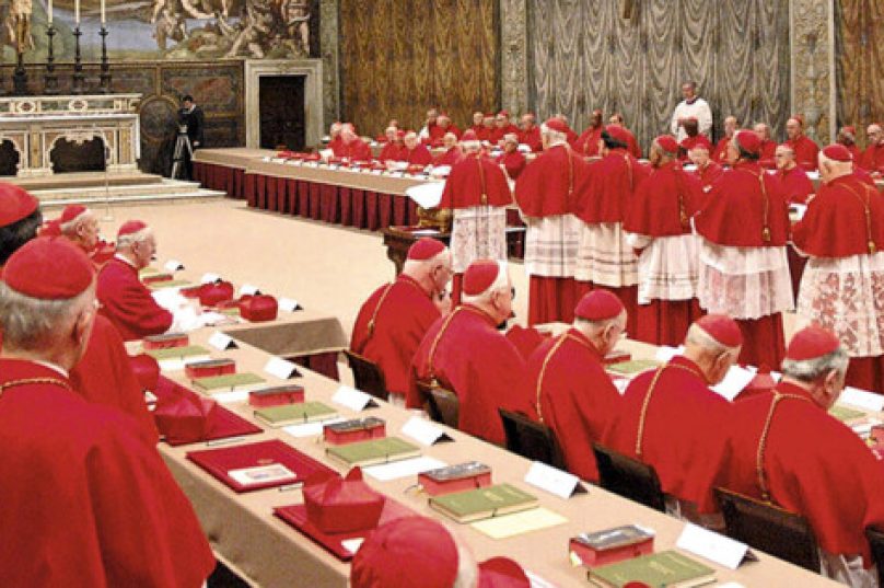 Entenda como funciona o conclave, o ritual secreto que define o novo papa após a morte de Francisco, com votos dos cardeais eleitores / foto divulgação