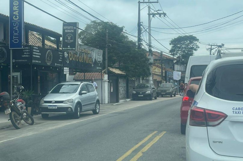 Obra da Prolagos em Manguinhos provoca congestionamento e gera críticas de motoristas em Búzios / Crédito: Agência Prensa de Babel
