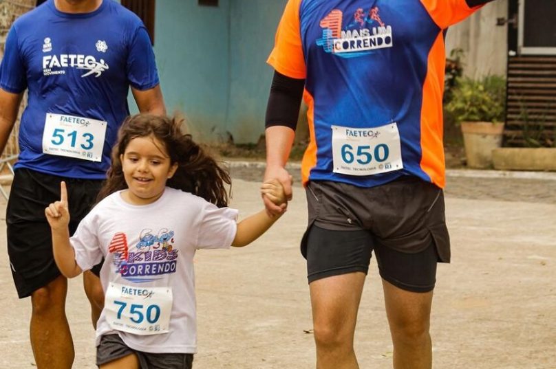 Hugo Marinho e as filhas de 2 e 8 anos / Foto - Divulgação