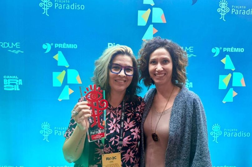 Keka Reis recebe Prêmio Paradiso de Roteirista no ABRA