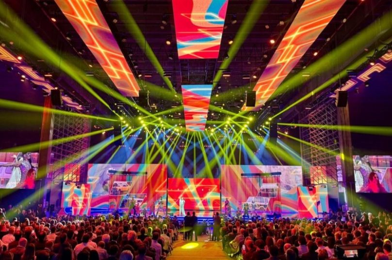 Tecnologia aprimora experiência com som e LED em eventos