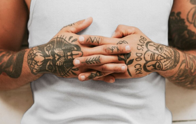 Local da tatuagem pode influenciar na dor e cicatrização