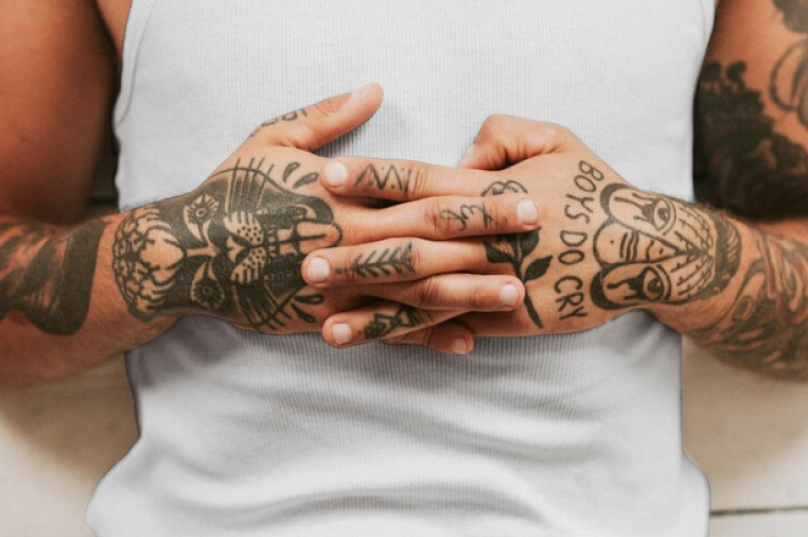 Local da tatuagem pode influenciar na dor e cicatrização
