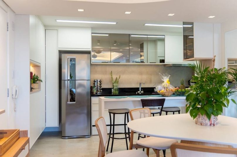 Cozinha integrada às áreas sociais cresce em reformas no BR