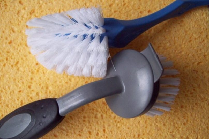 Manutenção preventiva com escovas ameniza desgaste em equipamentos pesados