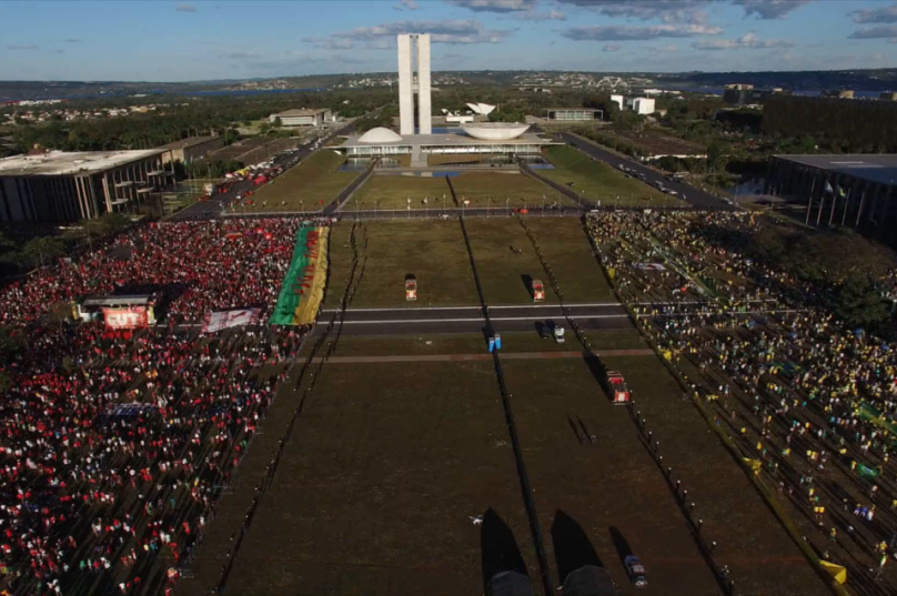 democracia em vertigem