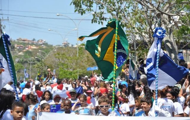 desfile cívico búzios