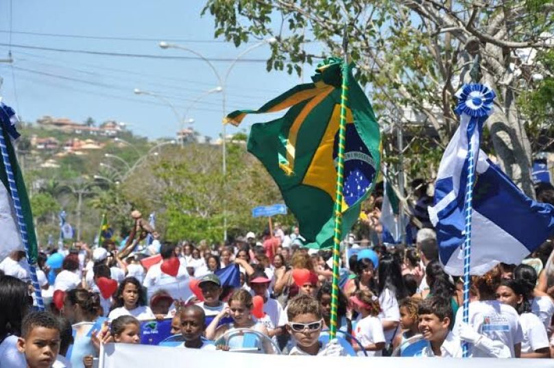 desfile cívico búzios