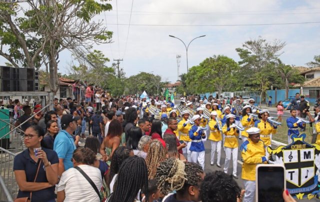 desfile cívico búzios