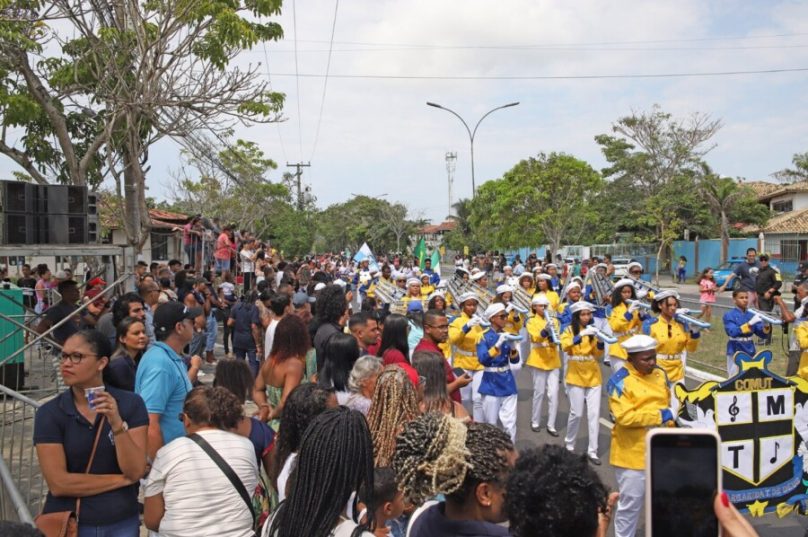 desfile cívico búzios