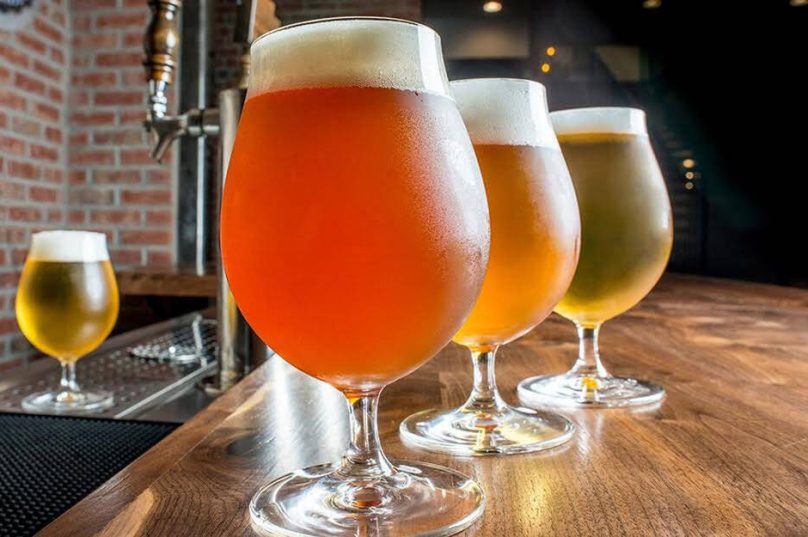 Cervejaria Búzios celebra Dia do Sommelier com dicas práticas de harmonização e explicações sobre cerveja e chope / foto divulgação
