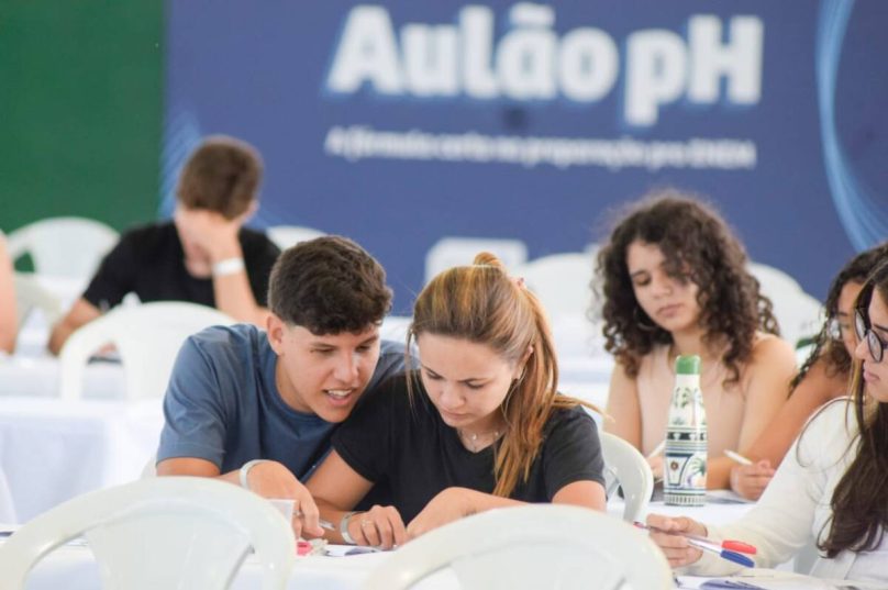 Aulão de revisão do Instituto Dominus reuniu estudantes em um momento de reforço, motivação e foco para o ENEM 2025