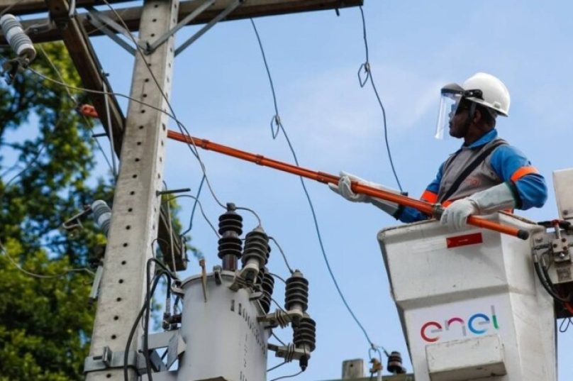 A concessionária de energia elétrica deverá apresentar trimestralmente relatório contendo a relação de postes e pontos de energia aos Poderes Executivo e Legislativo. Foto: Divulgação