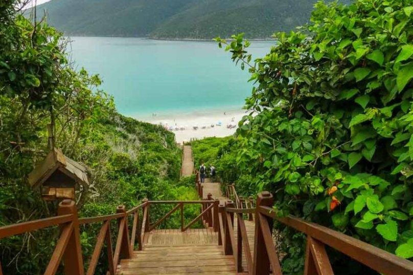 Vista aérea de Arraial do Cabo, município com maior dependência de royalties do petróleo no Brasil.