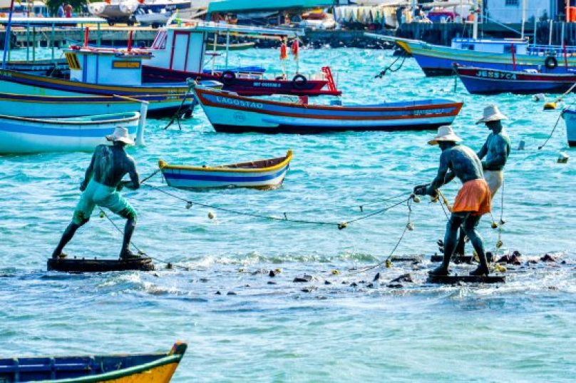 Estátua em homenagem aos Três Pescadores. | Imagem: TripAdvisor | Reprodução