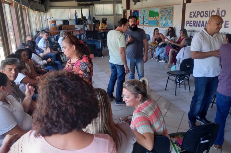 Grupo de cerca de 60 profissionais esteve na Câmara para tratar do PCCR da Saúde – Foto: Grupo Prensa de Babel