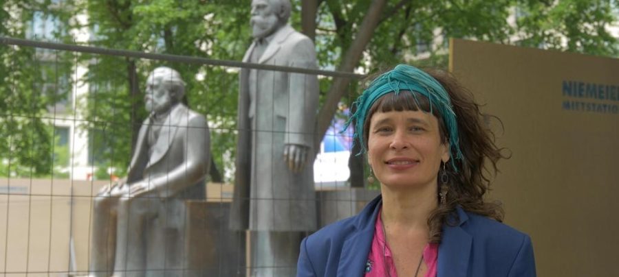 Moana Mayall no Marx-Engels Forum, em Berlim. | Foto: Hanna Bergfors, 2022