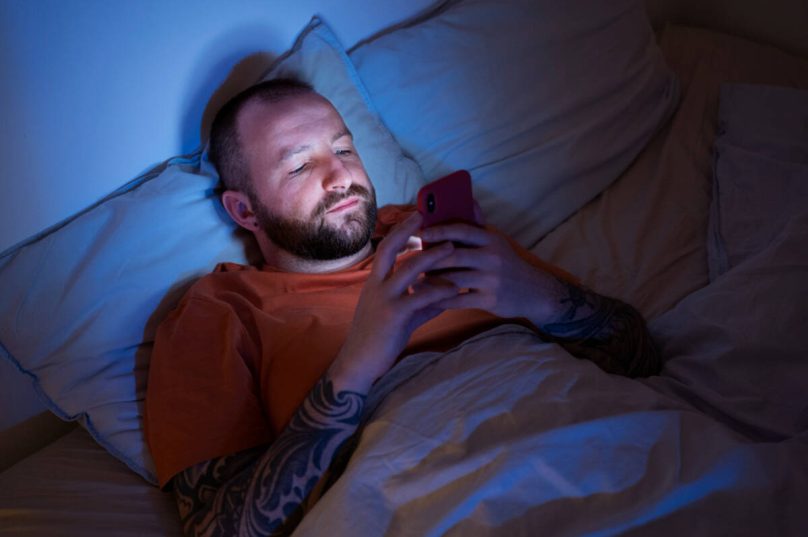Quase 80% dos brasileiros dormem menos de 7h, mostra estudo