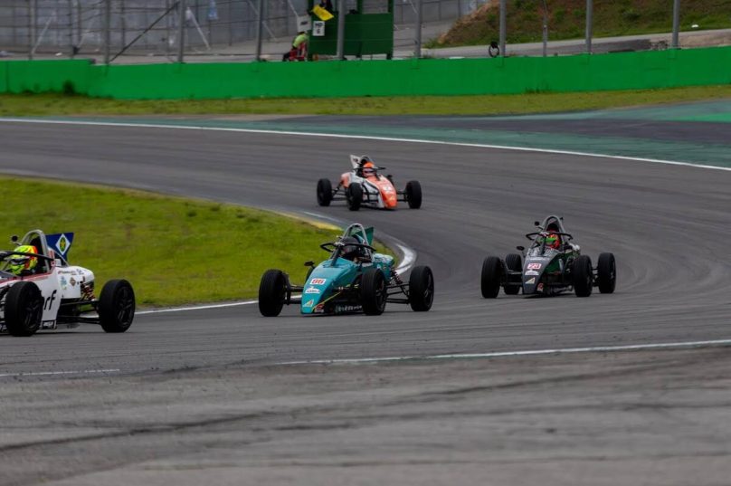 Fórmula Vee Brasil acelera em 2026 com calendário intenso