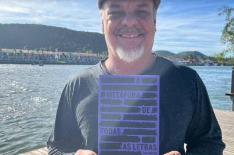 Inspirado por uma declamação de Chico Anysio no Programa do Jô, Maurício Cardozo escreveu todos os poemas em apenas três dias / foto divulgação