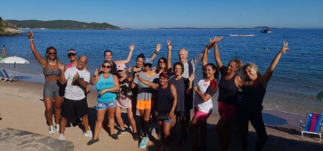 Prefeitura de Búzios oferece aulas gratuitas de funcional em 12 bairros; mais de 500 moradores participam do programa de saúde e bem-estar / foto divulgação