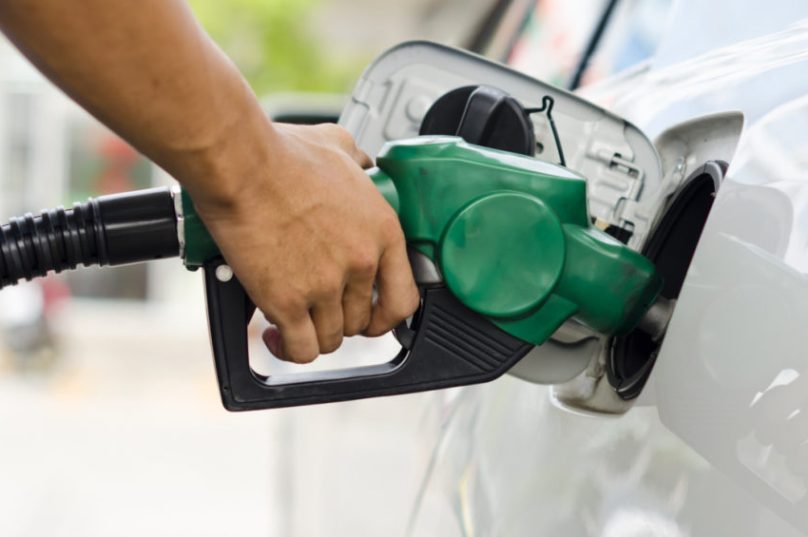Anúncio do aumento dos combustíveis nas refinarias foi feita nesta segunda-feira (8) | Imagem: Refueling Car | Reprodução