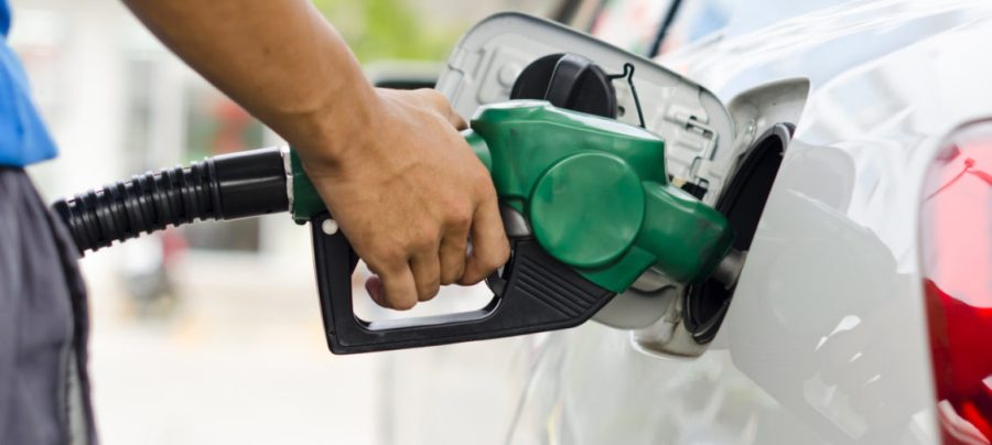 Anúncio do aumento dos combustíveis nas refinarias foi feita nesta segunda-feira (8) | Imagem: Refueling Car | Reprodução