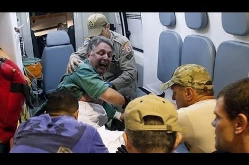 As cenas de Garotinho se debatendo no momento em que saia do Hospital sendo levado para Bangu repercutiram  por todo o país
