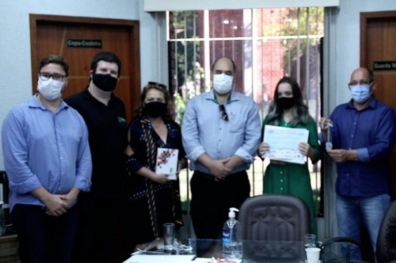 Os estudantes receberam medalhas e certificados como prêmio na 23° Olimpíada Brasileira de Astronomia e Astronáutica | Imagem: Divulgação