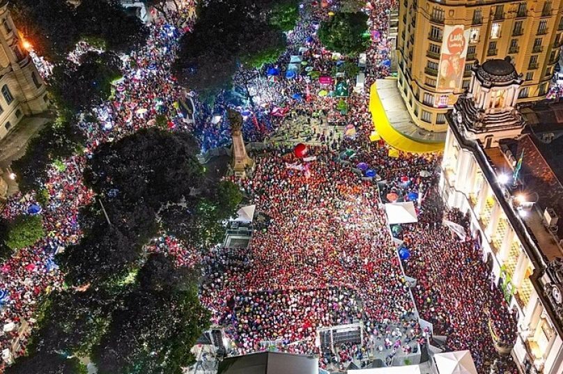 Imagem aérea da Cinelândia, Rio de Janeiro, durante o ato desta quinta (7). | Imagem: Reprodução | Brasil de Fato