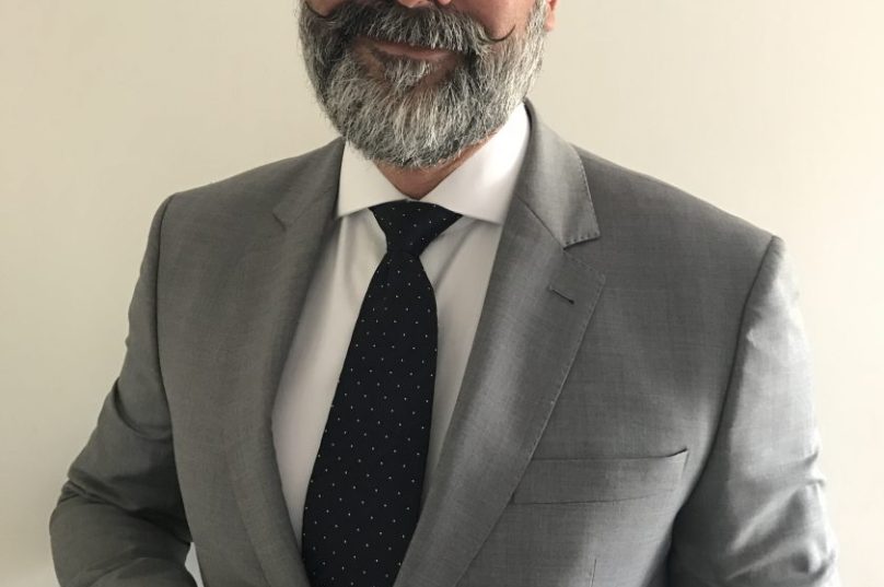 Julio Gavinho é executivo da área de hotelaria com 30 anos de experiência, fundador da doispontozero Hotéis, criador da marca ZiiHotel, sócio e CEO da Orion Hoteis Resorts