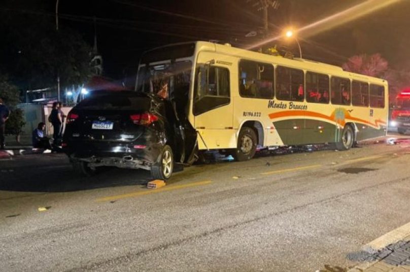 Segundo o Corpo de Bombeiros, no ônibus estavam aproximadamente 40 passageiros. Imagem: Reprodução I Internet
