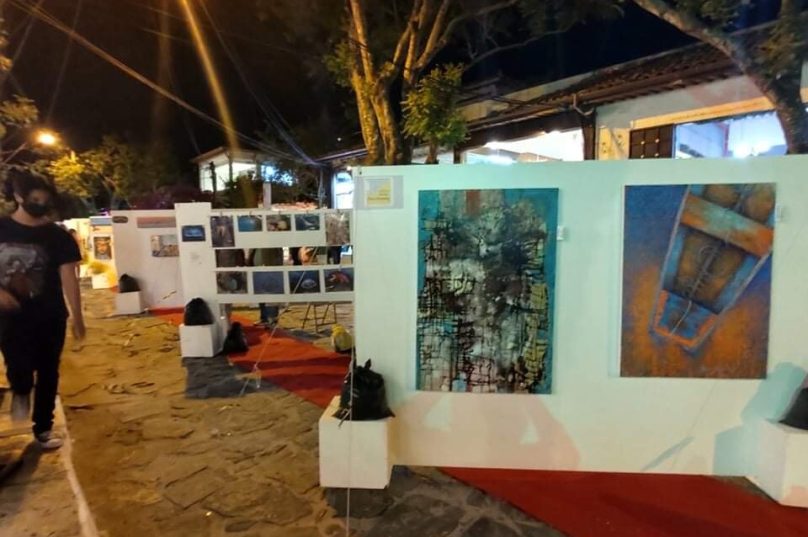 Painéis montados na Rua das Pedras em 2021. | Imagem: Circuito Arte Búzios