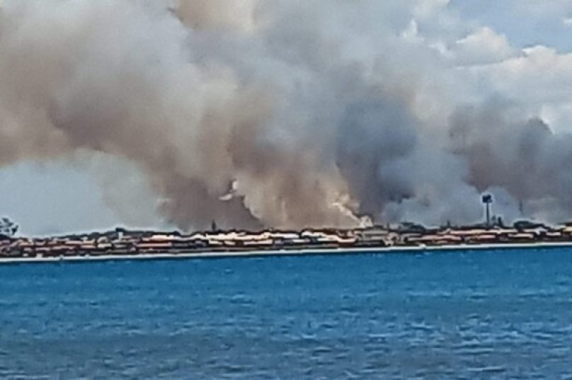 Fogo em Búzios pode ser visto de bairros distantes, como Ponta da Sapata, Enseada do Gancho e até José Gonçalves