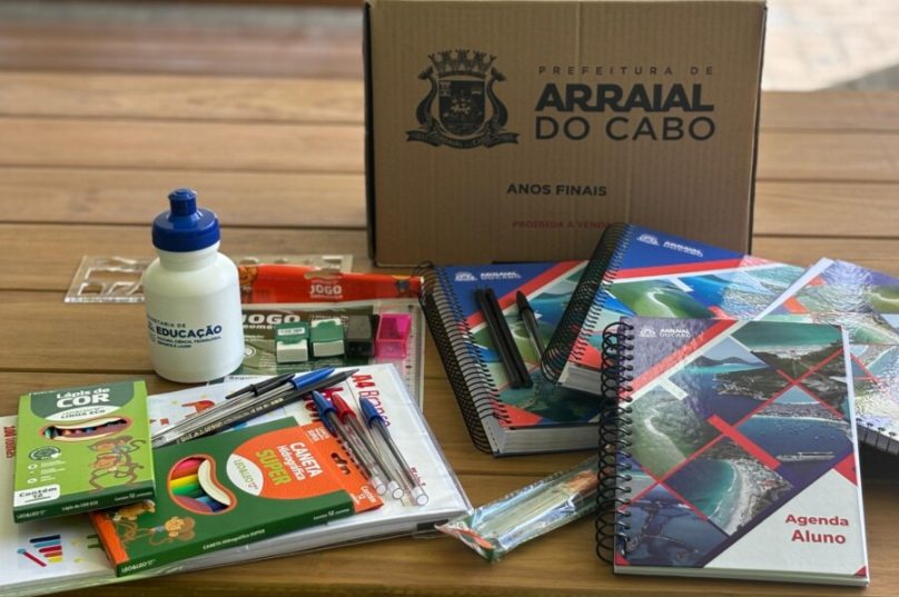 Os alunos da rede municipal de Arraial do Cabo receberão kits escolares completos no primeiro dia de aula. Iniciativa garante igualdade de oportunidades e melhores condições para o aprendizado / foto divulgação