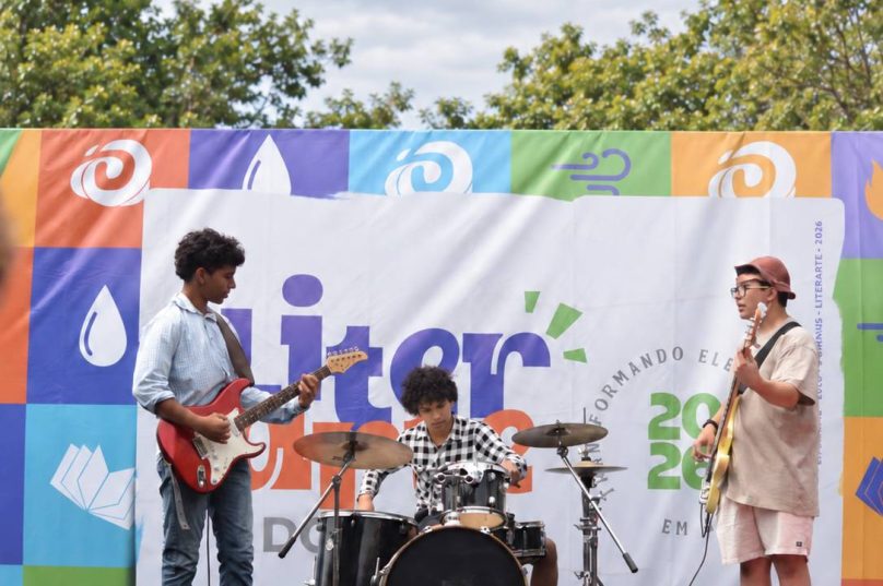 Alunos do Instituto Dominus durante as atividades da Literarte 2026