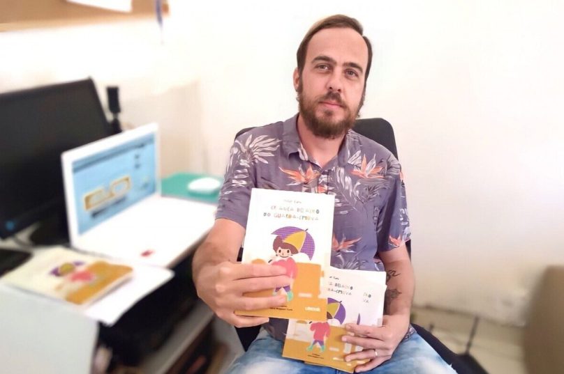 “A Criança Debaixo do Guarda-chuva” é uma das dicas de livro para da Prensa para introduzir a leitura. Foto divulgação.