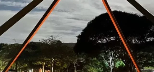 Cerimônia espiritual une tradições Lakota e budista em Búzios no dia 12 de maio, sob a energia da Lua cheia na Praia das Caravelas / foto reprodução das redes sociais