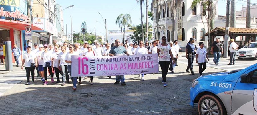 Marcha pelo fim da violência contra as mulheres no calçadão. Macaé(RJ).Data: 06/12/2016. Fotógrafo:Maurício Porão/Prefeitura de Macaé(RJ)